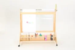 Mobilt staffeli med plexiglass