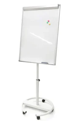 Whiteboardtavle på mobilt stativ