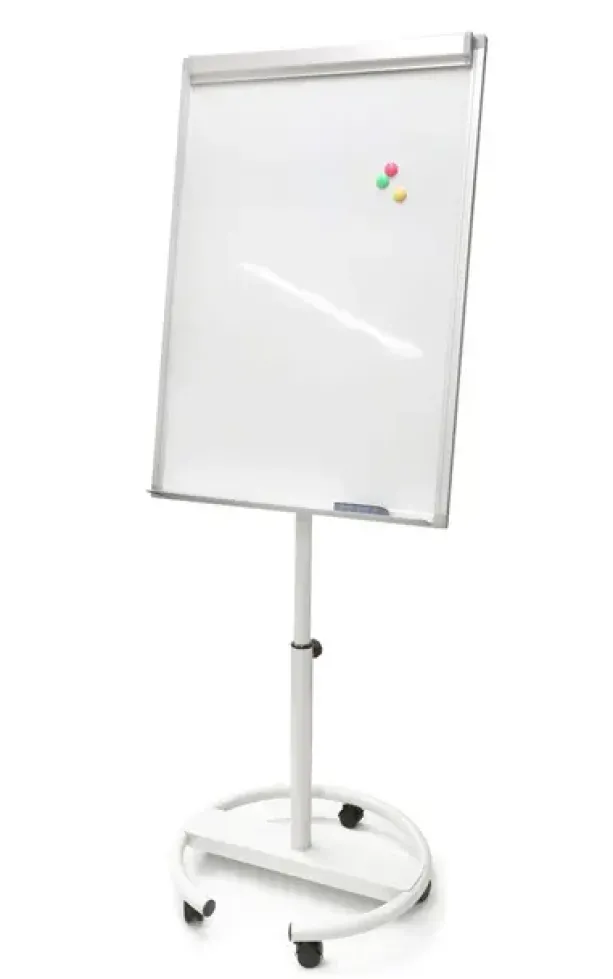 Whiteboardtavle på mobilt stativ